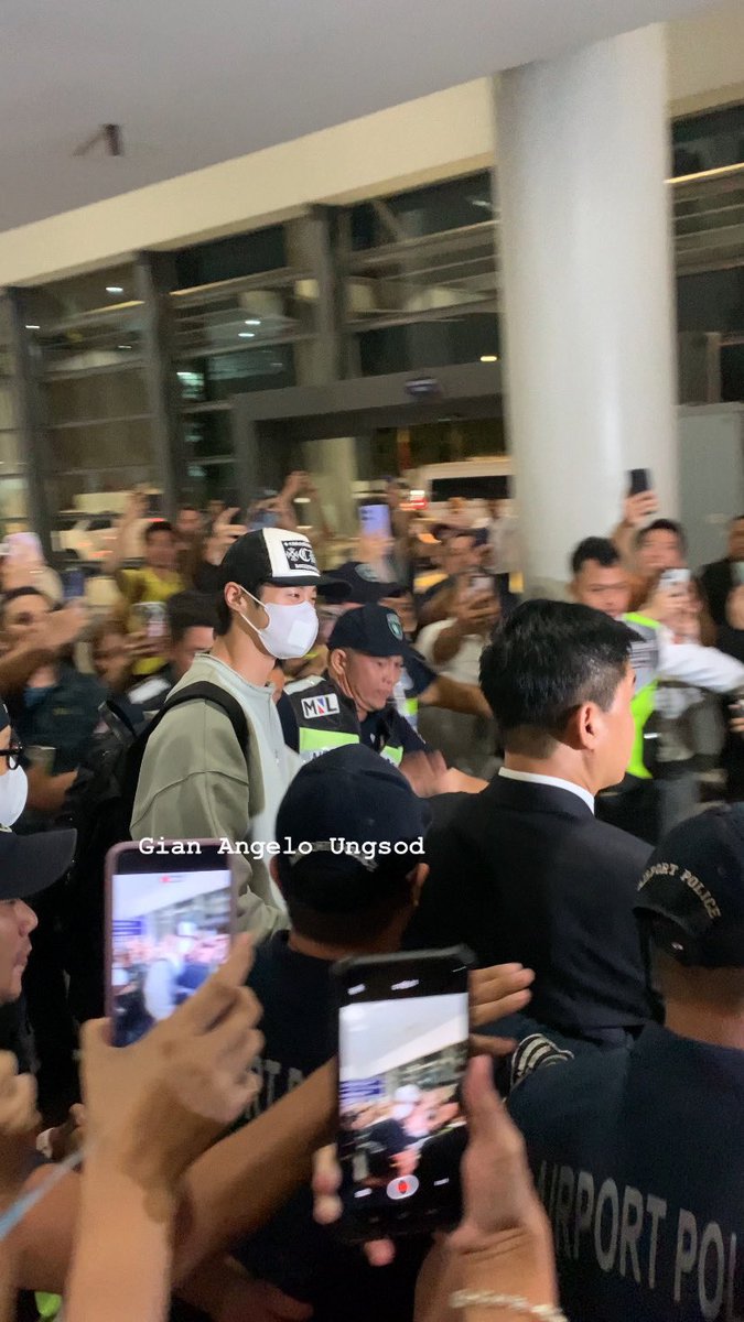 MafiaLanna's tweet photo. 🇮🇹🛬 🇵🇭นินอย อากีโนแทบแตกชาวฟิลิปปินส์ไปต้อนรับ อูซอกเยอะมาก เหนื่อยมากเลยใช่ไม๊นะ #บยอนอูซอก 

#ดูก็ดูไม่ดูก็แล้วแต่
#SummerLetterInManila
#2024ByeonWooSeokAsiaTourInManila
#ByeonWooSeok #변우석 
#บยอนอูซอก

ㄷR.OWNER https://t.co/KuSa6D9oO9