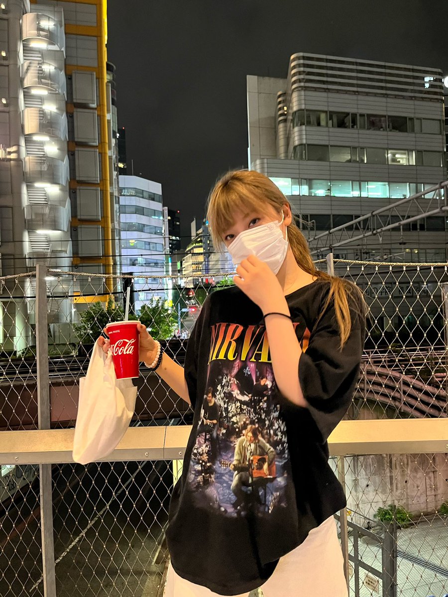 yizhuo1st's tweet photo. ningning and her nirvana tshirt 🫶🏻 https://t.co/vCTTKrHd5A
