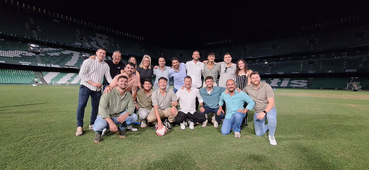 ismace09's tweet photo. Staff Técnico de la #EscuelaBetis en casa 💚🤍💪 #dicenqueestamoslocosdelacabeza https://t.co/xjh6g6KvR4