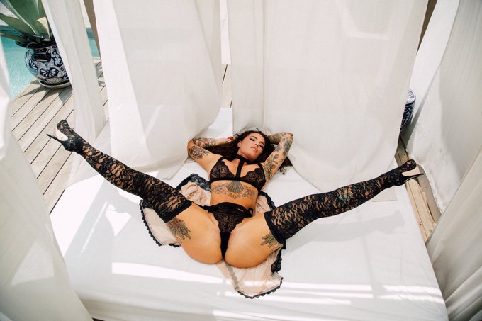 Watch Christy Mack's leaked NSFW photo on TwXstars