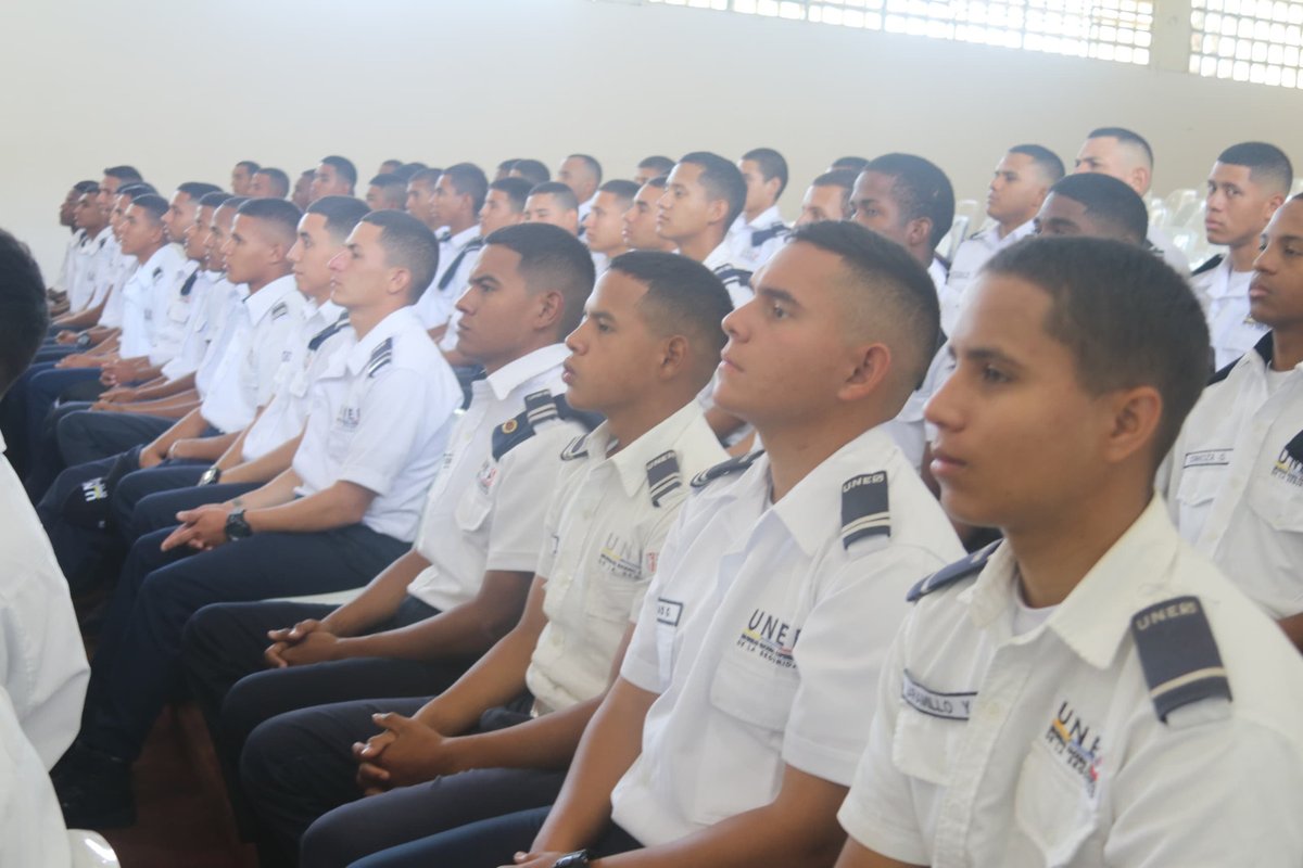 CGRVenezuela's tweet photo. El contralor general, Dr. Jhosnel Peraza, acudió al Centro de Formación de la Universidad Nacional Experimental de la Seguridad (UNES)para participar como invitado en el Taller de Ética,Moral y Valores de las y los Servidores Públicos, organizado por el Consejo Moral Republicano. https://t.co/bqJ39TmOcX