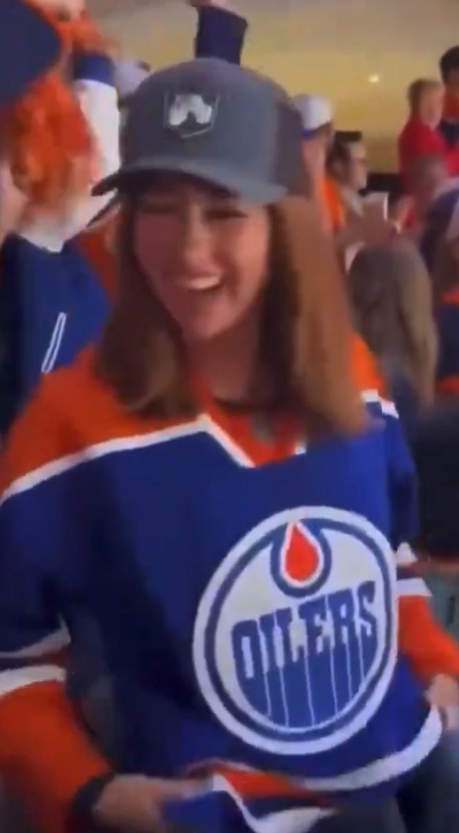GirthBrooks714's tweet photo. 2024 is not even halfway done but we already have crowned two QUEENS of the internet. #OilersChick #HawkTuah 👸🏻👸🏼 https://t.co/3v7M2BCzH8