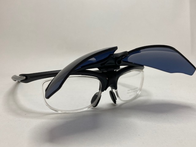 eaudevieYS's tweet image. ルディプロジェクト「エクセプション」
はねあげ式サングラス

はね上げられるので調光レンズは必要ないと思いますが、調光するとここまで黒くなるので必要です。
夜は前の部分をそのままで使う事が出来るのがいいです。

#ルディプロジェクト
#はねあげ式サングラス
#rudyproject