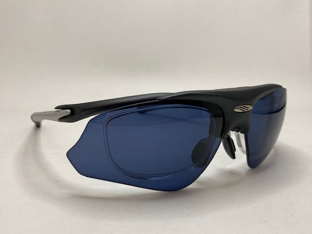 eaudevieYS's tweet image. ルディプロジェクト「エクセプション」
はねあげ式サングラス

はね上げられるので調光レンズは必要ないと思いますが、調光するとここまで黒くなるので必要です。
夜は前の部分をそのままで使う事が出来るのがいいです。

#ルディプロジェクト
#はねあげ式サングラス
#rudyproject