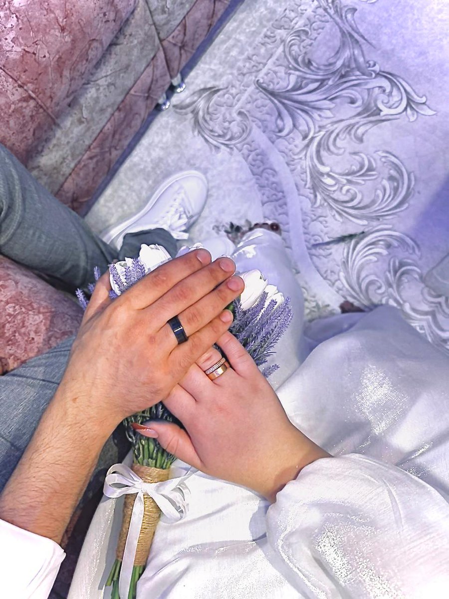 عيناك قوسً والرموش فيها سهام ُ ففي بحرها هامت كلُ أشواقي 
أُعيذ حسنَكِ بالرحمن مُبدعِهِ
يا قُرةَ العينِ  من عَينٍ وحُسّاد❤️ <a href="/Manar_22_2/">MANAR</a>