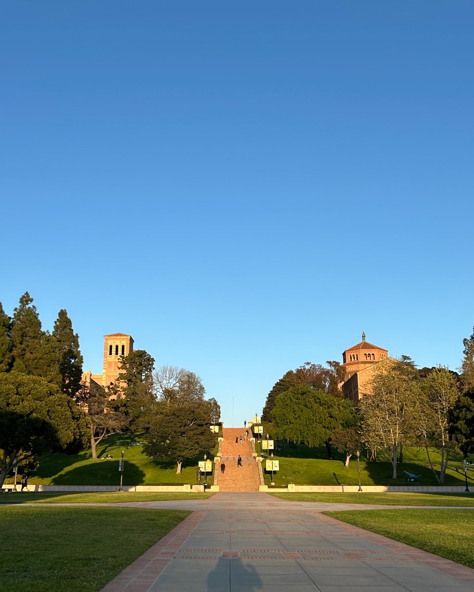 UCLA's tweet photo. Scenic views on the longest day of the year 😎☀️🌿 #ucla #firstdayofsummer

📸 moonseternal via Instagram https://t.co/ftYZTwE102