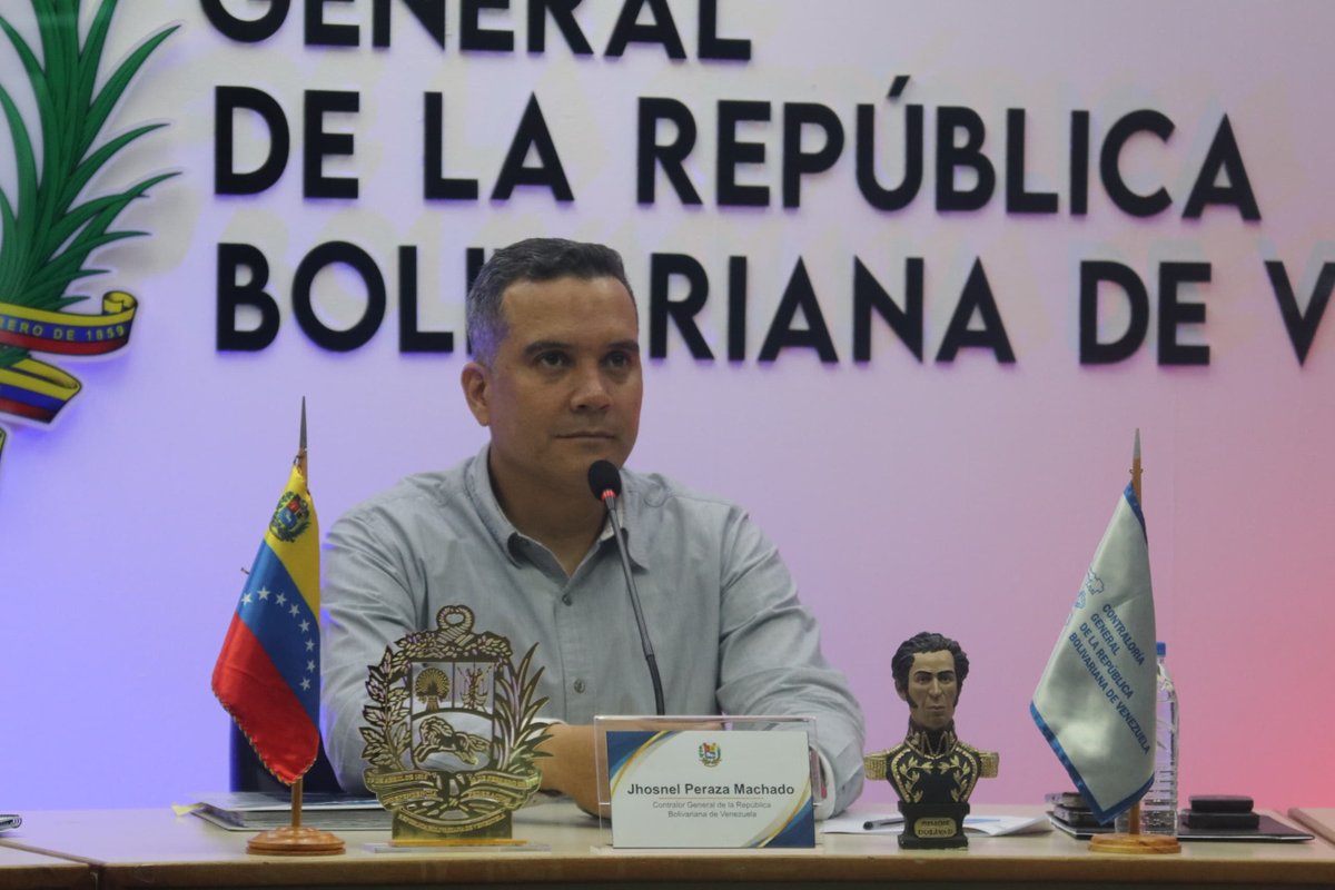 CGRVenezuela's tweet photo. En el encuentro virtual, el representante de la #CGR invitó a las y los servidores a mantener una gestión eficaz, a través del mejoramiento de los procesos, así como con el fiel cumplimiento de las leyes venezolanas. Además, aclaró las dudas de los contralores y contraloras. https://t.co/7nAvwW9bVs