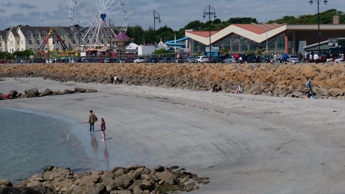 baz_blackadder's tweet photo. Visitors spend the Early afternoon along Grattan Beach and Salthill Promenade , Salthill
County Galway, Connaught, Ireland
June 2024
#photography #Salthill #Streetphotography #urbanscape #Townscape #Galway #Connaught #seascape #beachscape #coast #Atlantic #Grattanbeach https://t.co/KjKDZ0IFhI