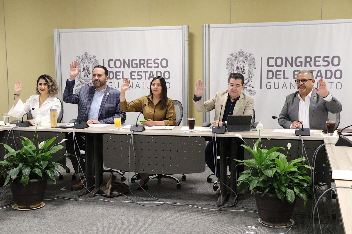 🔊 Hoy aprobamos dictámenes en favor de la protección animal en #Guanajuato. 

Combatiremos el maltrato, promoveremos clínicas veterinarias públicas y garantizaremos bienestar animal. 🐾