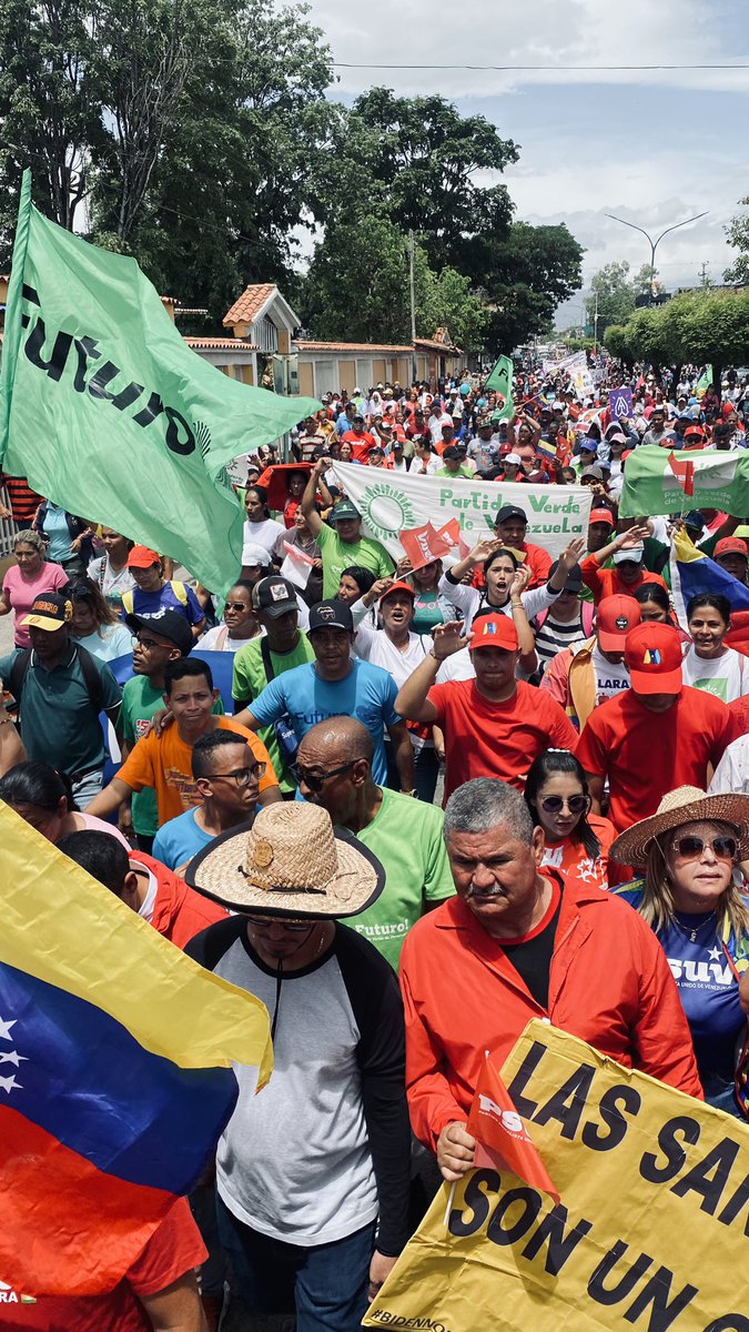 Movfuturolara's tweet photo. #Ahora así fue el Encuentro del pueblo tocuyano con los líderes de los distintos partidos aliados y el movimiento FUTURO rumbo al triunfo de este 28 de julio de nuestro conductorde Victorias @NicolasMaduro
#20Jun
#SomosLosDeNico
@movfuturoven @NorisHerrerar https://t.co/cgNKtcmoB2