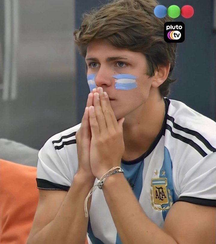 Marcos por favor pública una foto con la camiseta en todos los portidos, en el mundial verte siempre con la camiseta nos dio suerte ✨💙