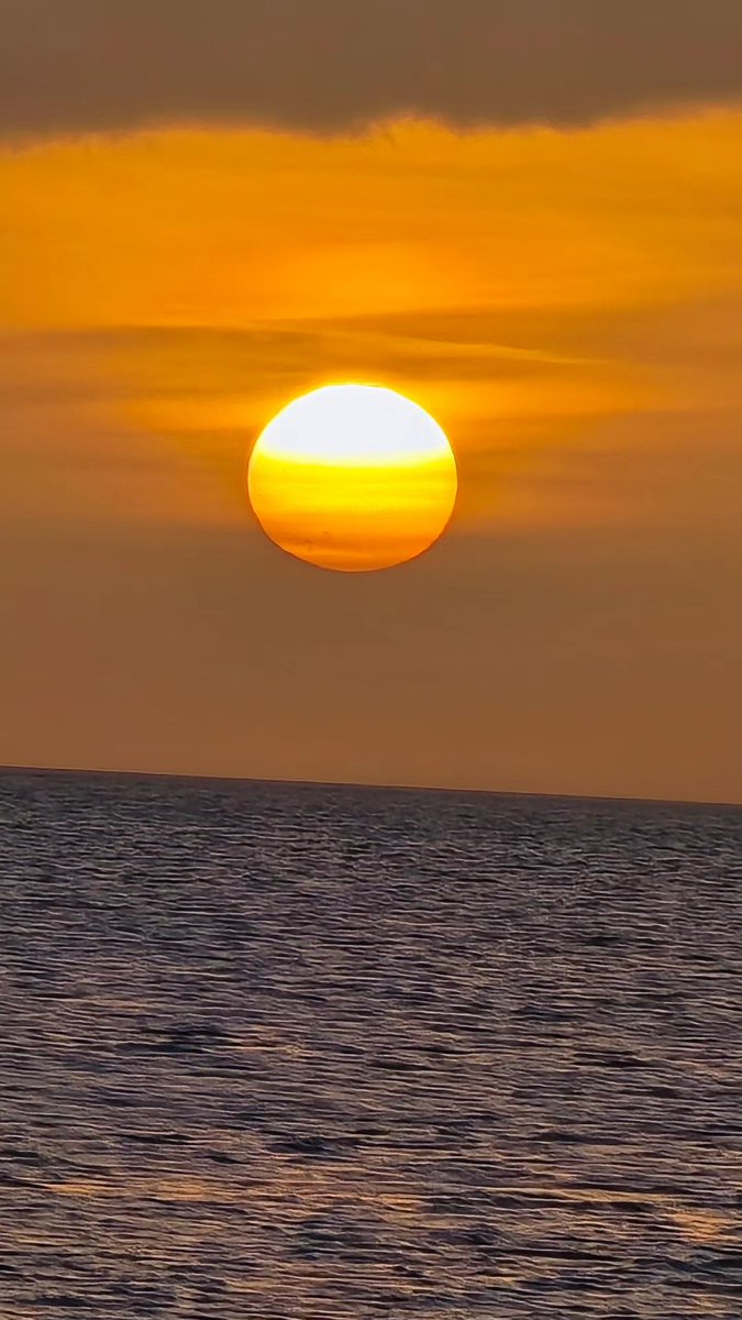 thairkassam's tweet photo. Isla de coche, Nueva Esparta, #Venezuela. Hermosa puesta del sol, pero recuerden, así se ponga, y la noche parezca larga y oscura, tarde o temprano, el sol, siempre vuelve a salir... https://t.co/mFpFRo70Cy