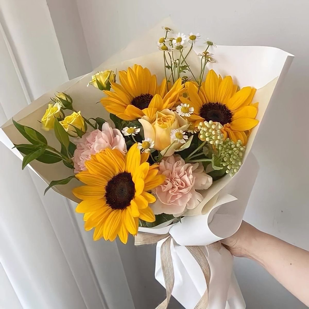 because everyone deserves a little sunshine. 🌻🌞