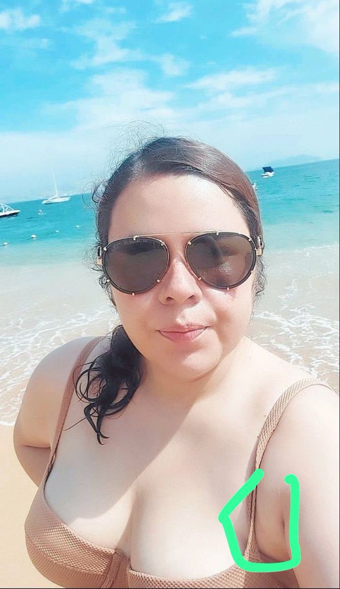 green_olive1989's tweet photo. Por fin lo lograron, ella que siempre estaba feliz, ella que amaba tanto exhibir a otras mujeres, exponiendo fotos falsas y lanzando  injurias a diestra y siniestra, le puso candado a su cuenta cuando la llamaron gorda y guanga, dar block era su alegría.

Ya estarán contentos. https://t.co/7Io20hHSpy