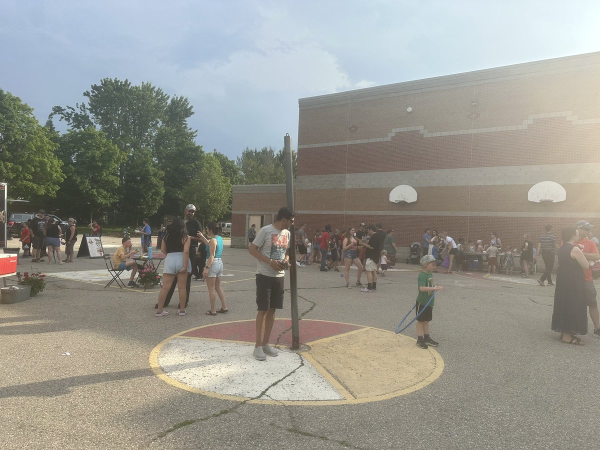 Northlake Woods PS tweet media