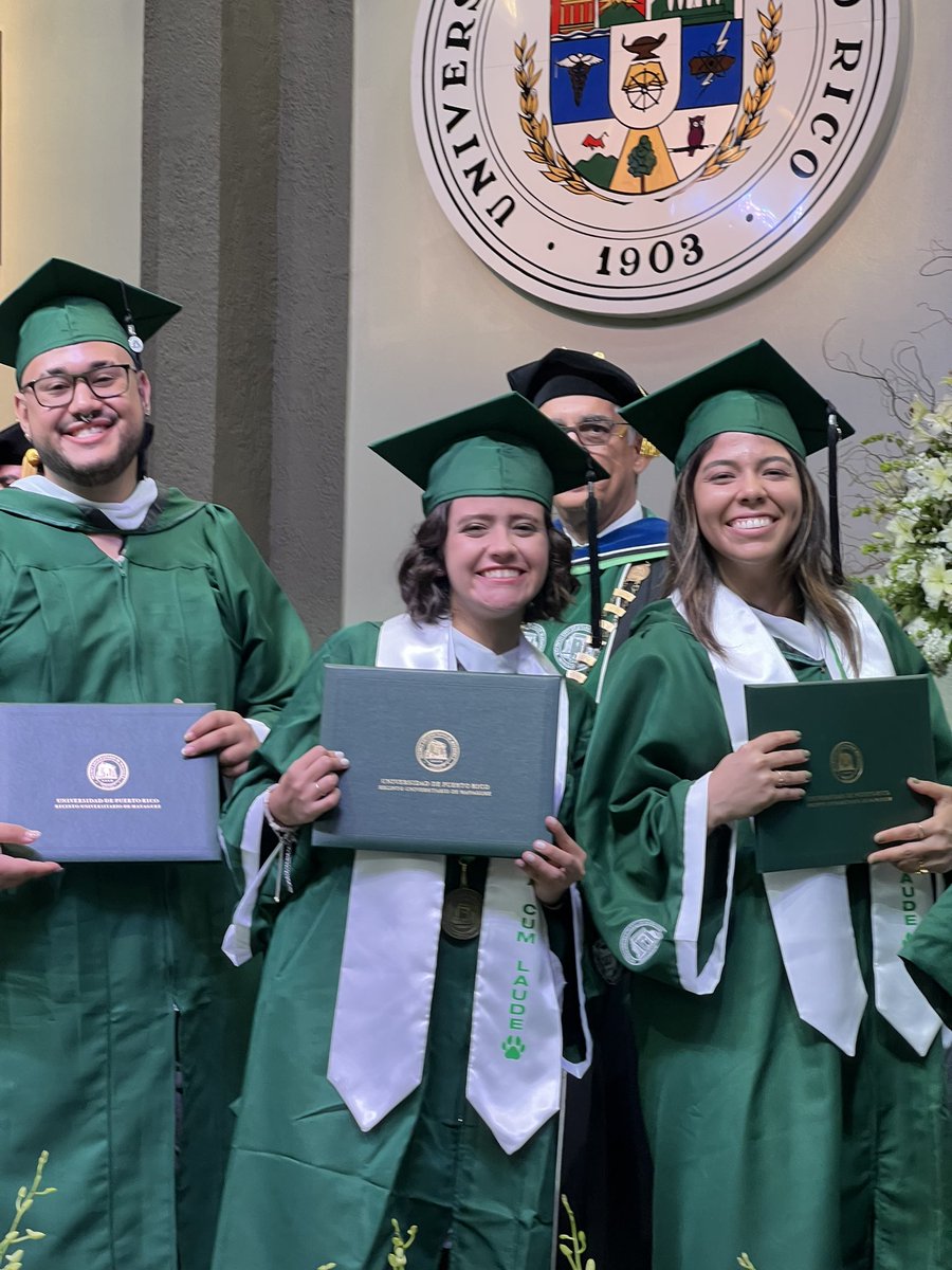 CentroUprm's tweet photo. Se graduaron…6 estudiantes del equipo de trabajo del Centro de Estudiantes completaron su grado en el Colegio. Mañana se gradúa una más. 

Les deseamos un futuro lleno de plenitud, retos y alegrías. Este es su hogar y el Colegio su identidad. @EstudiantesUPRM @DecadmiU @uprm https://t.co/bdk8xWHGfI