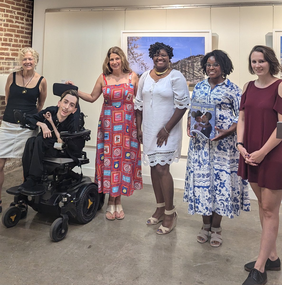 KatyYocom1's tweet image. Amazing readings at Voice and Vision @21cMuseumHotel tonight: play, nonfiction, kid lit, TV pilot, & poetry! I hosted and curated. My dress has POCKETS. Great crowd too! @samuelkrauss3 @ladd_sarah @lynnellEdwards @ladylovesherpen @janeebrittany @hunterkissel Amy Foos Kapoor