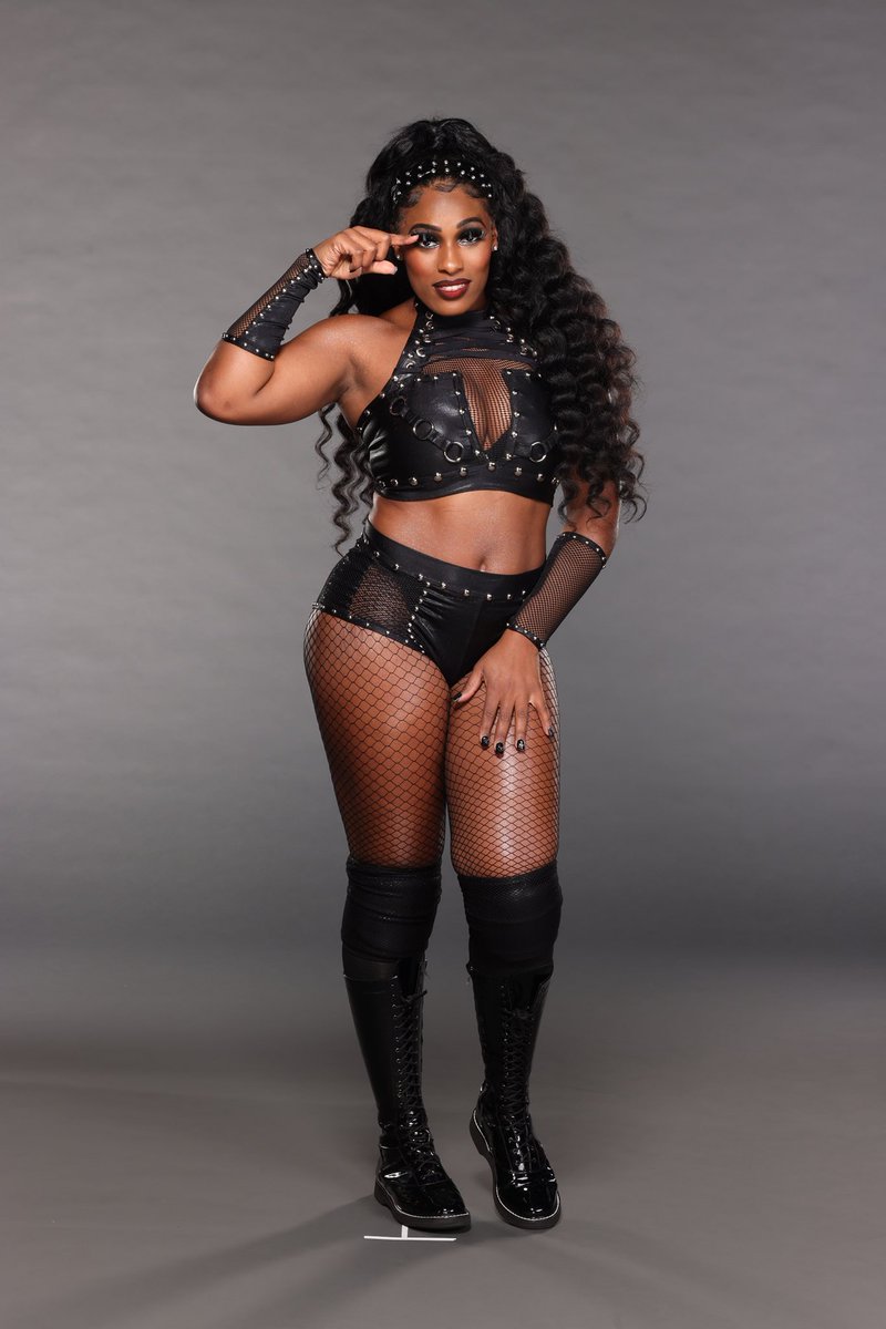 lashlegendwwe's tweet photo. #LashingOut https://t.co/8apDkE8MCx