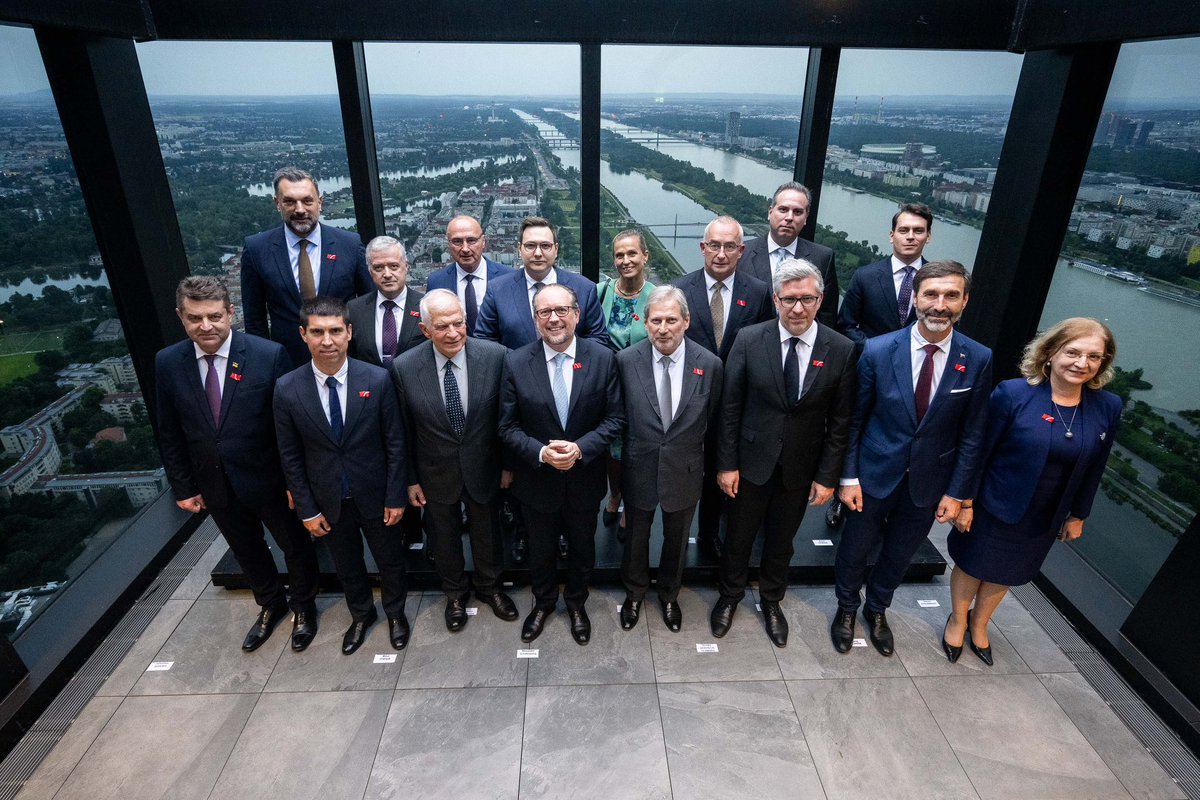 Very glad to participate in the EU Strategy for the Danube Region meeting in Vienna, marking the end of the Austrian Championship.

For Serbia and the Western Balkans, this strategy is truly a laboratory for EU integration. By engaging on equal footing with EU member states on