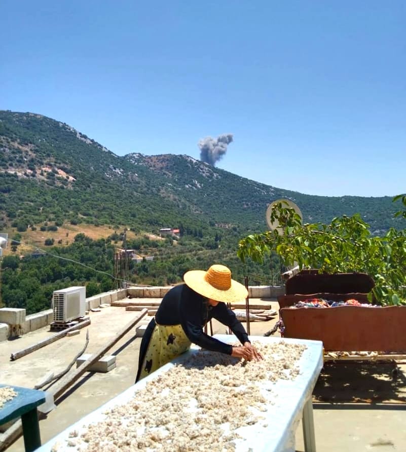 Woman in South Lebanon prepares Mouneh despite the I$ra€li attacks.

📷 via Ali Shoeib