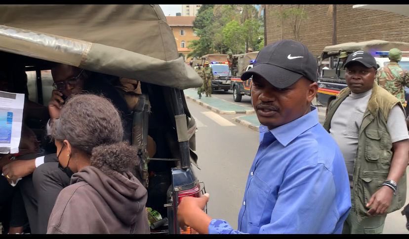 AlinurMohamed_'s tweet image. This is the cop who killed Rex Kanyike 😭

 Gen Z Retweet widely we should not rest  untill we get justice 💪