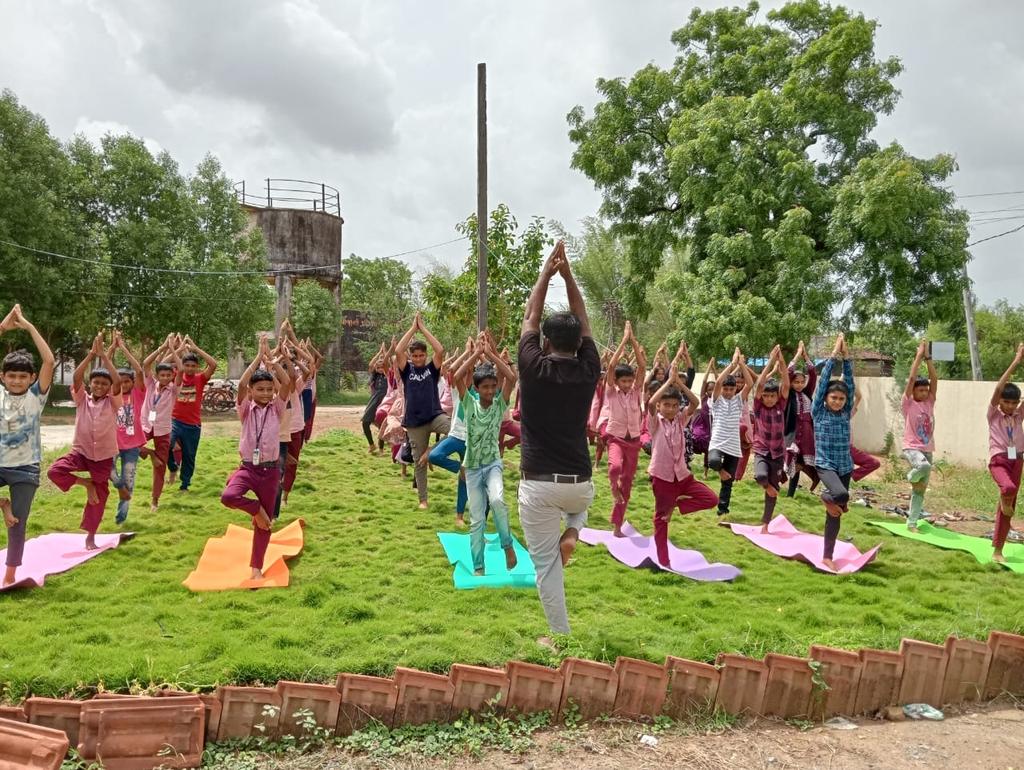 #WORLD_YOGA_DAY Celebration at AYUSHMAN AROGYA MANDIR AMBACH, PHC FADVEL, TA: CHIKHLI, DI : NAVSARI <a href="/CollectorNav/">Collector & DM Navsari</a> <a href="/DdoNavsari/">DDO Navsari</a> <a href="/Dr_Div/">divyam</a> <a href="/CMOGuj/">CMO Gujarat</a> <a href="/phcfadvel/">PHC FADVEL</a> #yoga #વિશ્વ_યોગ_દિવસ