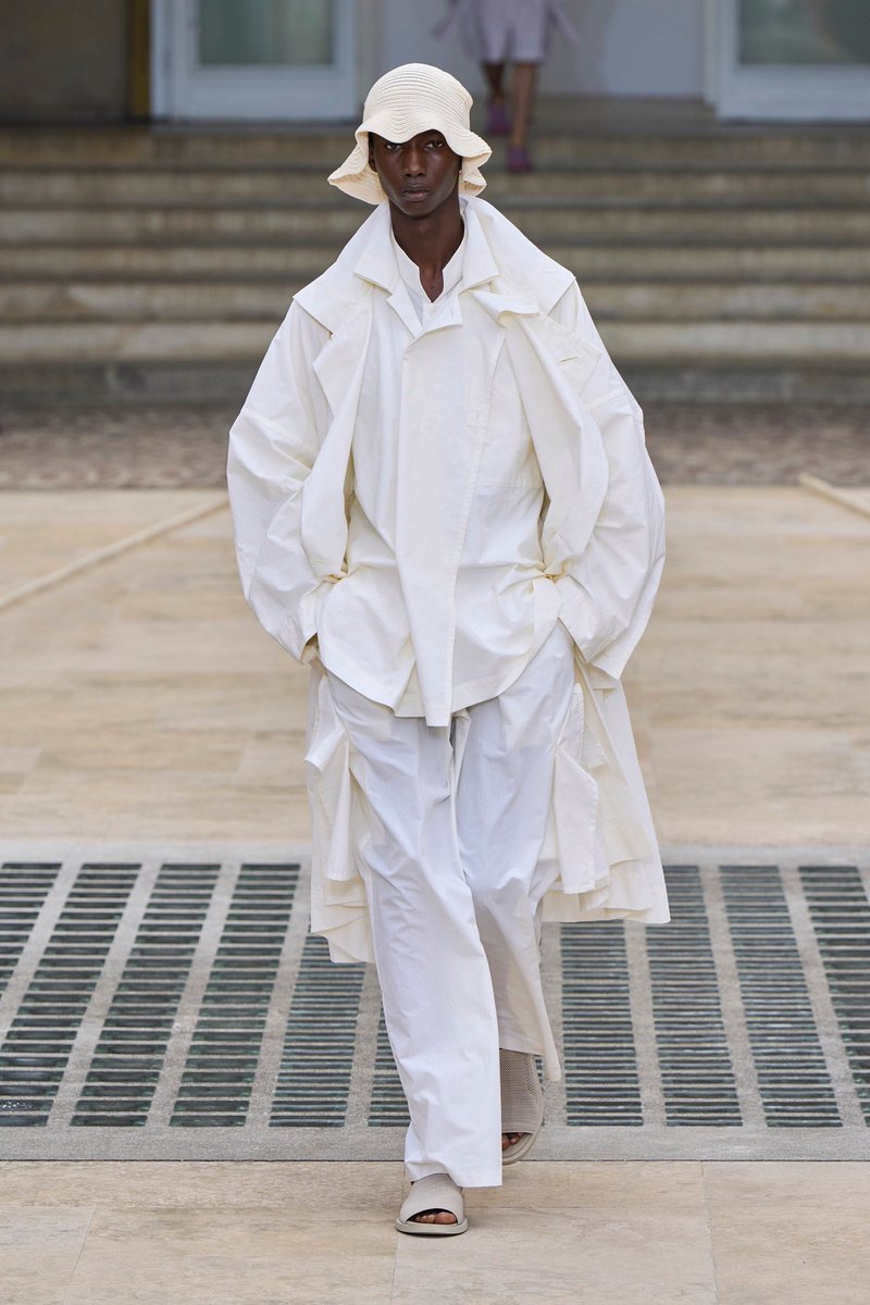 muglare's tweet photo. Homme Plissé Issey Miyake S/S 2025 Menswear https://t.co/0OO0PIHHo8