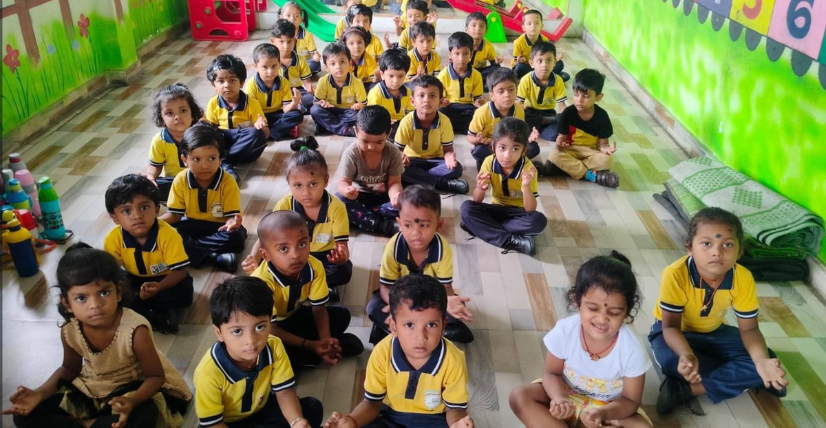 VikramV05986686's tweet image. अंतर्राष्ट्रीय योग दिवस 2024
बच्चों के मानसिक स्वास्थ्य और कल्याण के लिए योग का महत्व
करो योग, रहो निरोग 🧘♀️🧘
#CSCPeYoga #CSCYogaWithFamily #YogaForSelfAndSociety #IDY2024 @moayush @CSCegov_ @CSCSPV_Health @csc_ceo @CSCJharkhand @CscDumka @CscRanchi @jh_csc @CSC_Giridih