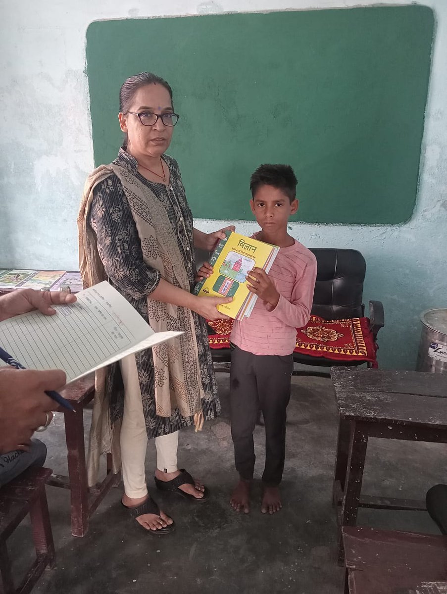 mahilabalvikas's tweet photo. स्कूल चलो अभियान की शुरुआत सरकारी स्कूल और प्रशासनिक के द्वारा की गई।
@highlight Ashok Nagar, India Collector Ashok Nagar Mahila Bal Vikas Ashoknagar Narendra Modi #collectorashoknagar #wcdmp #WCDMinistry https://t.co/Qwo0yiHXFG