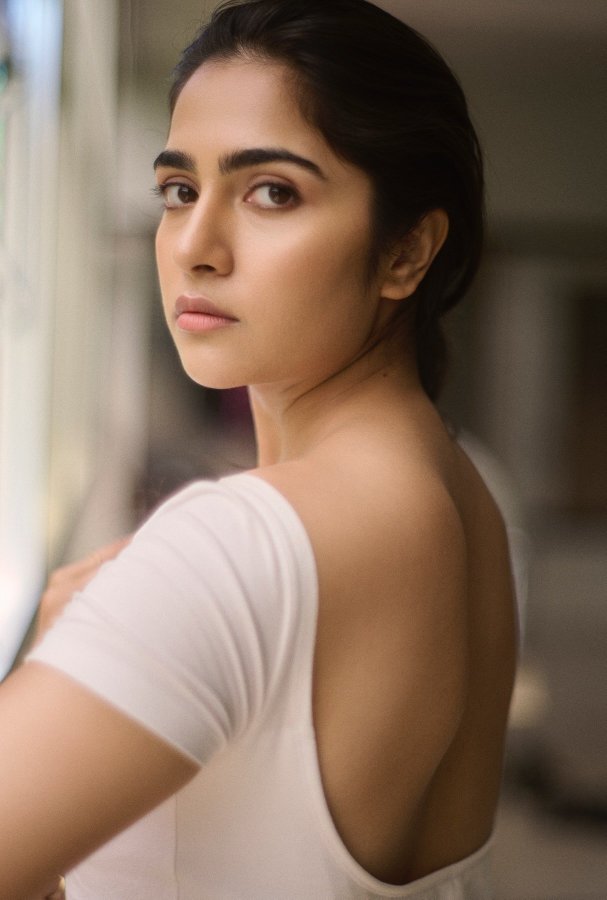 GQk5-iVakAIznW-?format=jpg&name=900x900