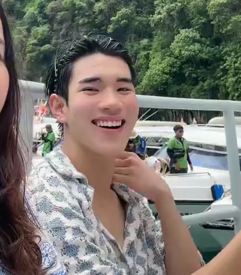 crushon9x's tweet image. โฮร น่ารักม้ากกก 😭😭💖🫳🏻 ยิ้มหวานตาปิดเลยแงงง เอนจอยทริปน้าคับ พักผ่อนเยอะๆน้าา น่ารักทั้งแม่ปุ๋ยทั้งน้องโฟ้ดเลยฮือออ ㅠㅠㅠㅠㅠㅠㅠㅠㅠ

#Fourthnattawat #โฟร์ทณัฐวรรธน์