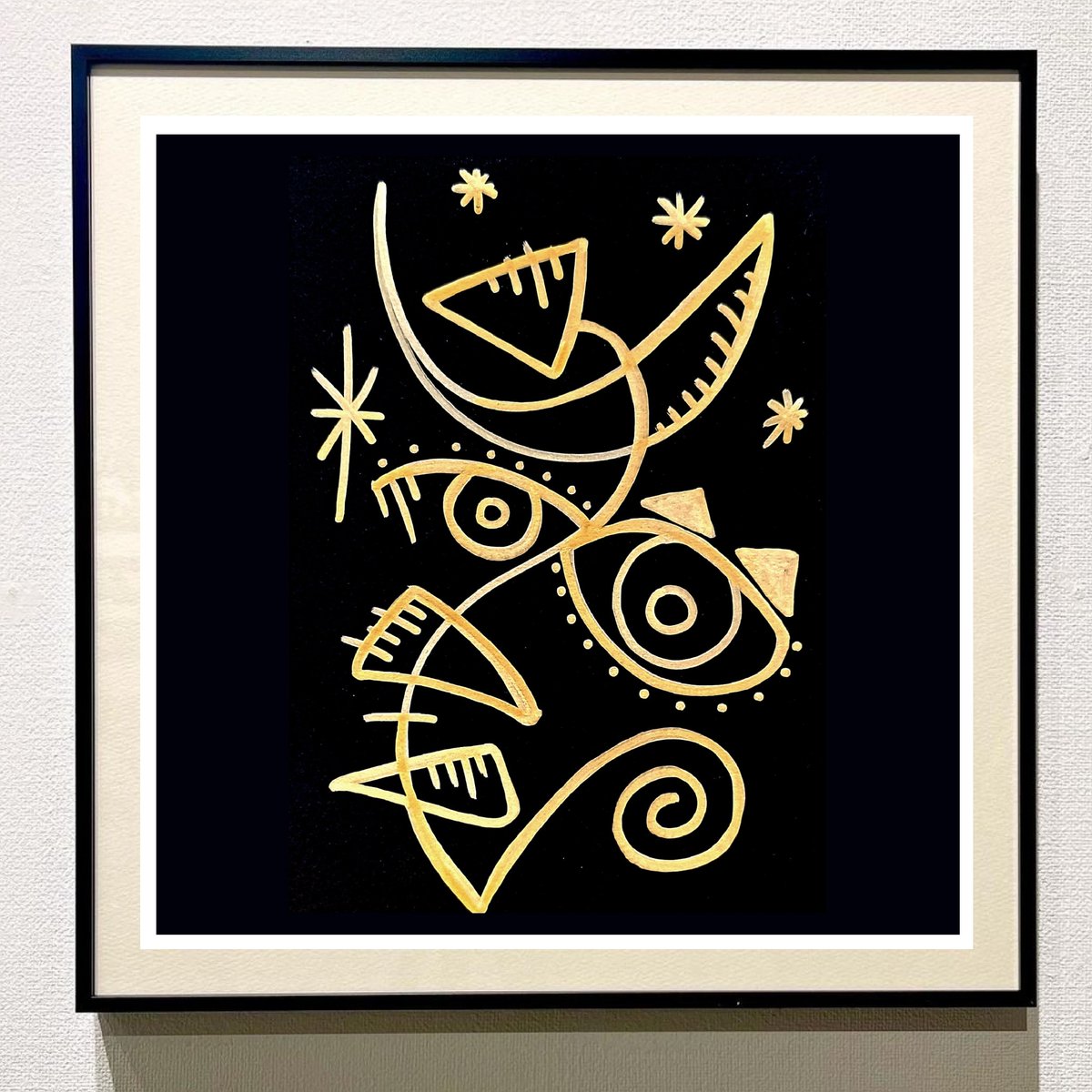 "Líneas doradas sobre fondo negro". #arte #abstracto #art #abstractart #CastillaLaMancha