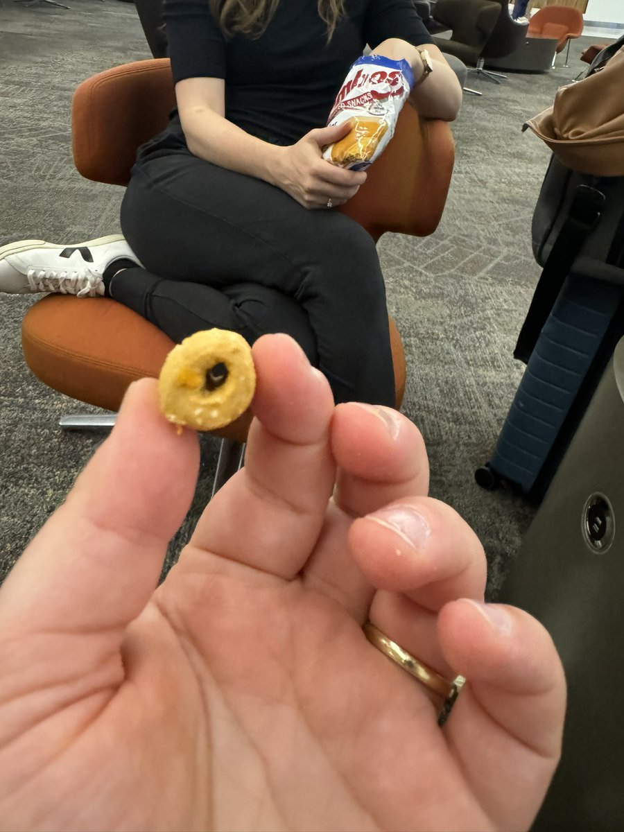 Erica__Clapton's tweet photo. @Combos how come I received a nonbo aka a cracker (where the heck did the pretzels go? #skimpflation) with no filling!! Explain this! https://t.co/RNHNPm4vru