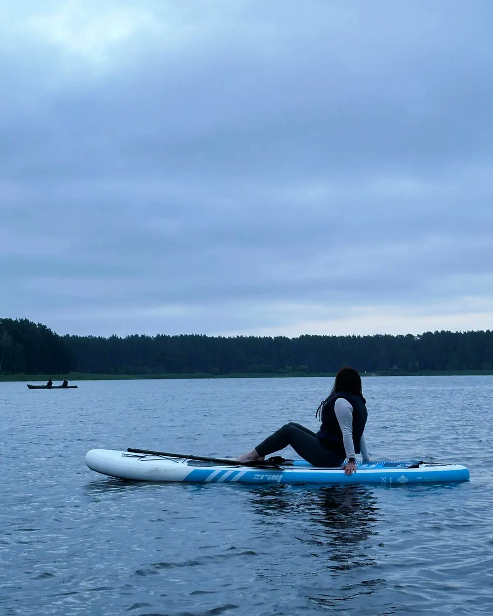Cienot foršas tradīcijas, arī šogad gada garāko dienu sagaidīju ezera vidū :) Dzestri, mākoņaini un atturīgi skaisti.