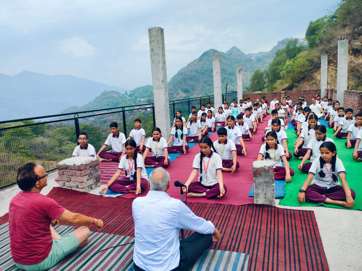 CSC Himachal (@cschimachal) on Twitter photo International Yoga day center at distt solan himachal pradesh by vle divesh
#CSCPeYoga, #CSCYogaWithFamily, #YogaForSelfAndSociety, #IDY2024, <a href="/moayush/">Ministry of Ayush</a>, <a href="/CSCegov_/">CSCeGov</a>, <a href="/CSCSPV_Health/">CSC Health</a>.<a href="/ashok_chauhanHP/">Ashok Chauhan</a> <a href="/DhawaniM/">Dhawani Madan</a> <a href="/Lucky_csc/">Lucky Puri</a> International Yoga day center at distt solan himachal pradesh by vle divesh
#CSCPeYoga, #CSCYogaWithFamily, #YogaForSelfAndSociety, #IDY2024, <a href="/moayush/">Ministry of Ayush</a>, <a href="/CSCegov_/">CSCeGov</a>, <a href="/CSCSPV_Health/">CSC Health</a>.<a href="/ashok_chauhanHP/">Ashok Chauhan</a> <a href="/DhawaniM/">Dhawani Madan</a> <a href="/Lucky_csc/">Lucky Puri</a>