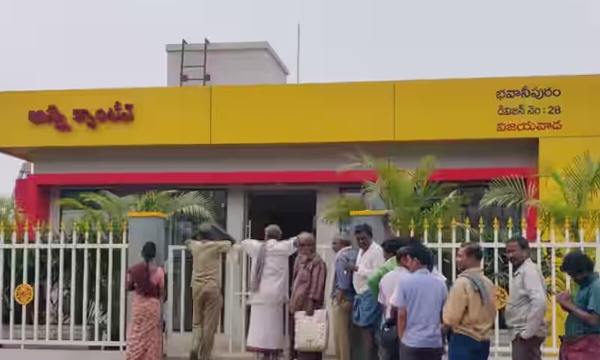 Good news. But sincerely requesting to use neutral colours and to not polarize this good initiative by using any political party color palette.

<a href="/AndhraPradeshCM/">CMO Andhra Pradesh</a> <a href="/TheHansIndiaWeb/">The Hans India</a> 

thehansindia.com/amp/andhra-pra…