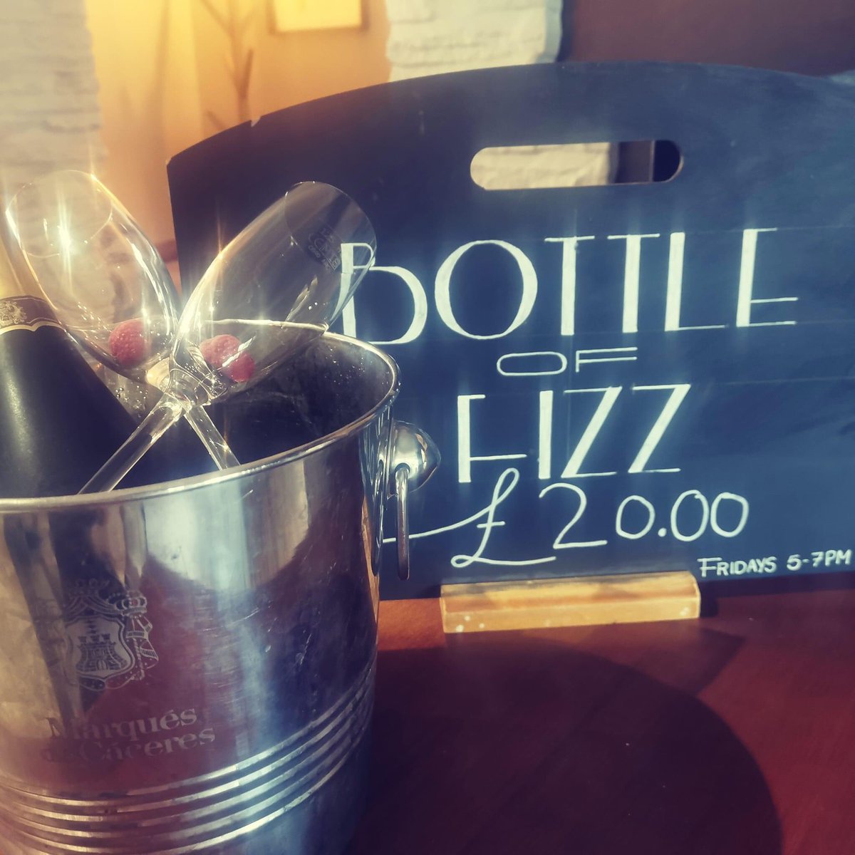 InnSully's tweet image. It's another BOGOF day here at the Inn ❤️

Join us for a spot of lunch or your evening meal and take full advantage of our BOGOF deal, buy one main course and get the second for free 🍴🍽️