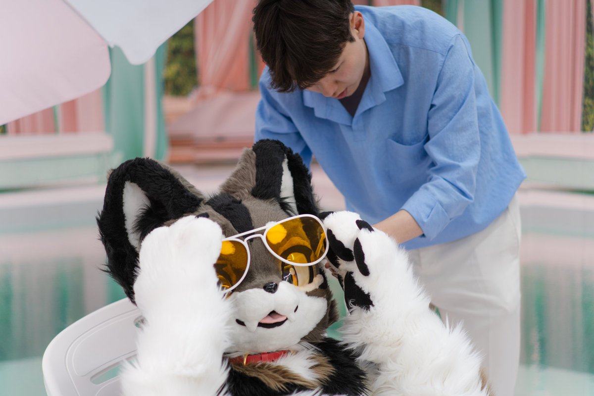 #FursuitFriday #fursuit
📸:<a href="/dhfhfk19/">오로라 aurora</a> 
Double wolf 🐺🐺 ; w/ <a href="/Min__Guk/">민국</a>