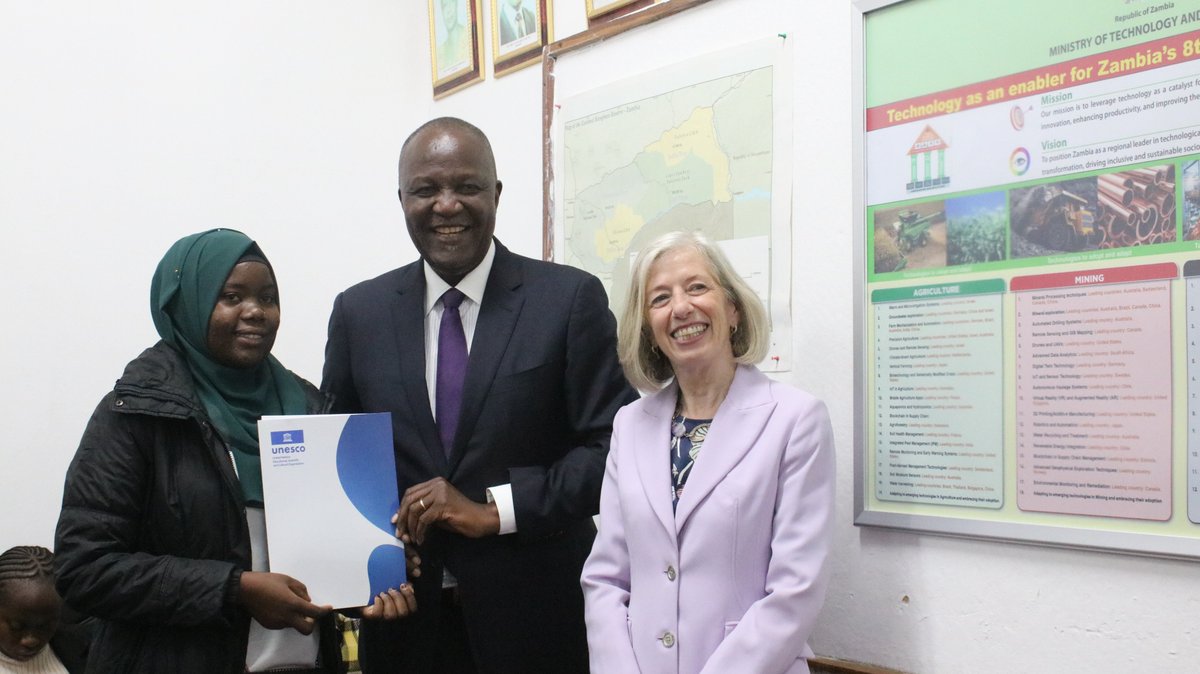 unescoROSA's tweet image. The UNESCO Qualifications Passport (UQP) recognizes prior #learning, #qualifications, &amp;amp; #credentials of #refugees &amp;amp; vulnerable #migrants to enable their access to #highereducation. 

Read how Asiya and Farook accessed new opportunities with the UQP: unesco.org/en/articles/un…