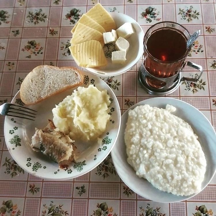 чувствуете? 
как каша в юности пахнет.