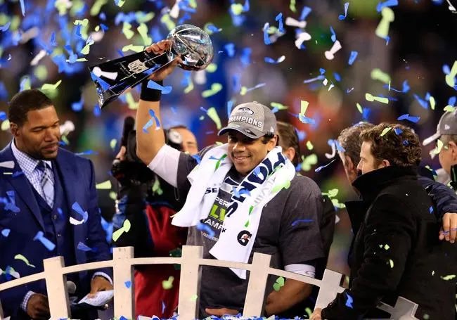 masonc_hager's tweet photo. You can’t tell me Russell Wilson shouldn’t be in the Hall of Fame:

🟢 115-72-1 Record (61% Win)
🟢 19th ALL TIME in Passing Yards
🟢 13th ALL TIME in Passing TDs

🔵 9X Pro Bowl
🔵 2X NFC Championship
🔵 2014 Super Bowl https://t.co/tLQFByg7Hr