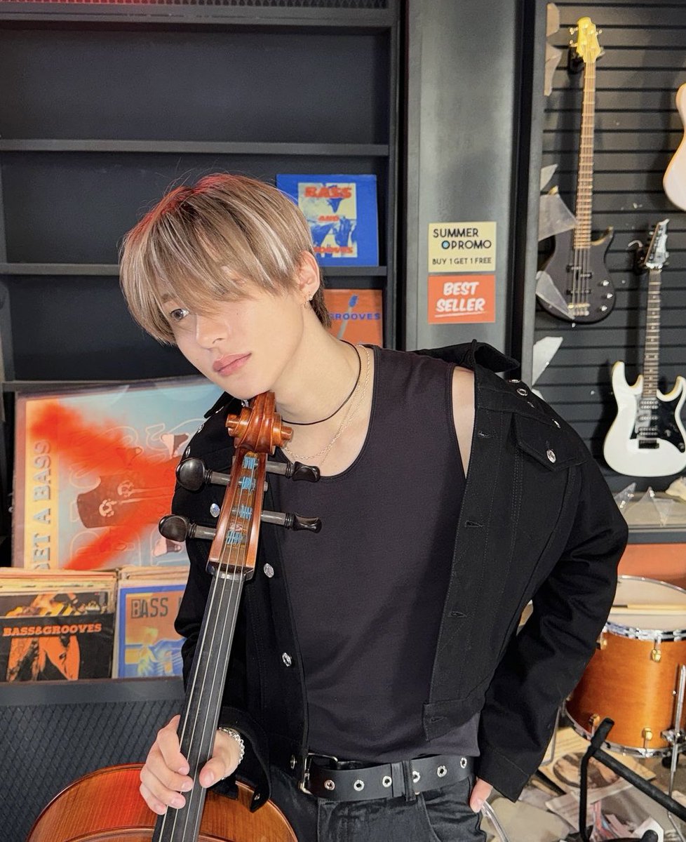 ANTONLEELAB's tweet photo. [📷] 240621 #ANTON riize_official Instagram update

"🎻"

#앤톤 #RIIZE #라이즈 @RIIZE_official https://t.co/skLJBVhMd5