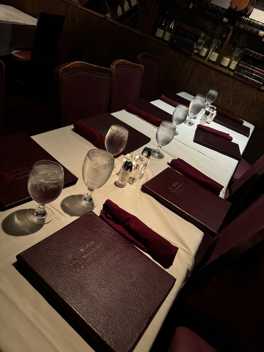s_arauj0's tweet photo. Celebrating Q1 Top 10% performers from #TeamOmaha! Top performance deserves a Steakhouse dinner! Can’t wait to see this group grow as we close out Q2 & beyond! #BoldNorth #BrotherSebastian https://t.co/mP4Uy1WpaX