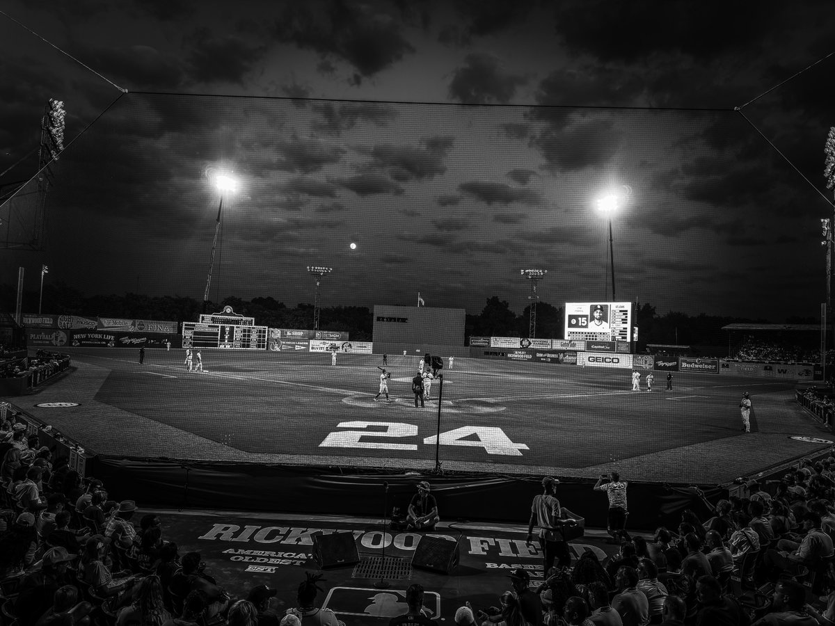 Sregit's tweet image. Moon over Rickwood…
#MLBATRICKWOOD

@spann