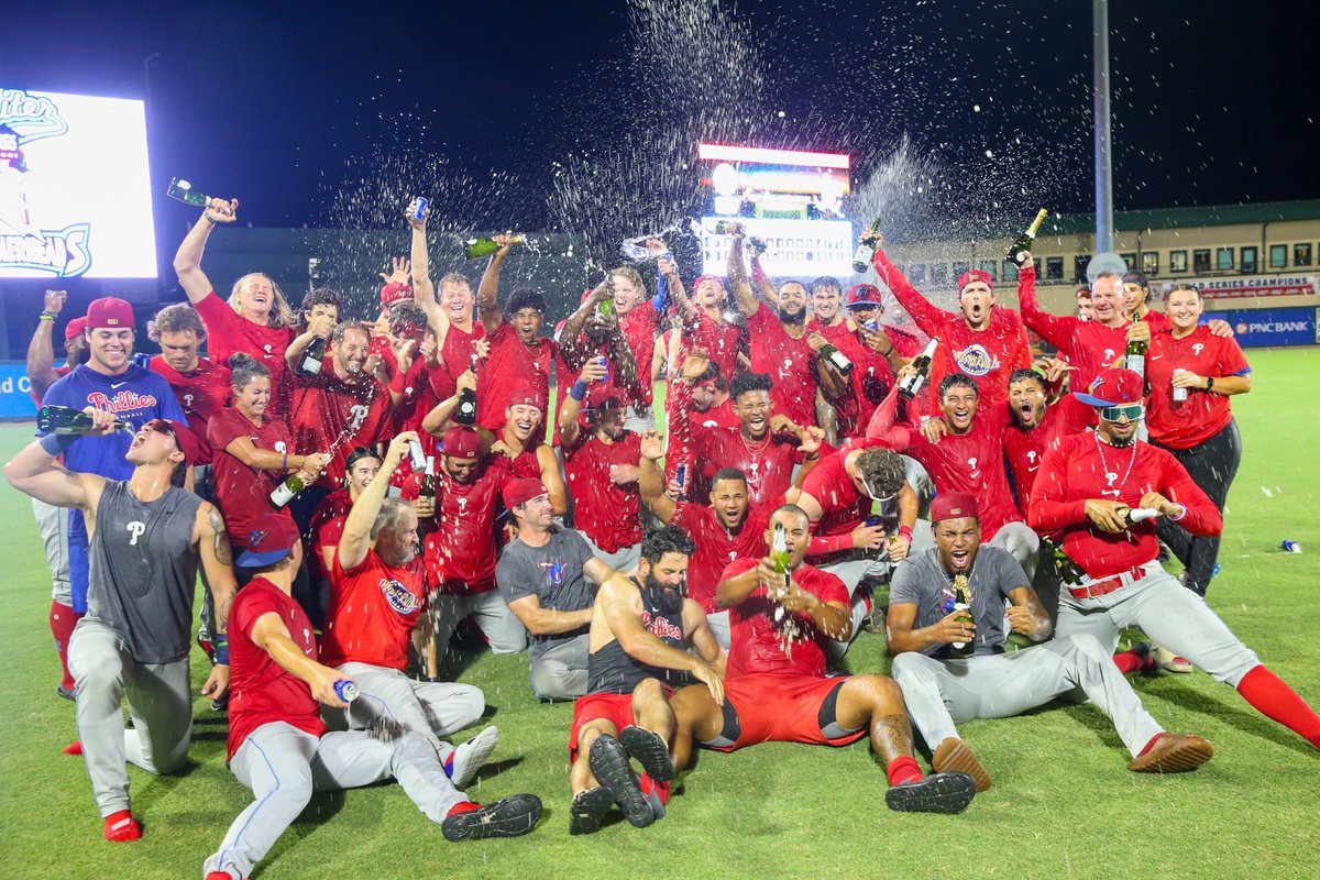 FIRST 🗣️ HALF 🗣️ CHAMPS 🗣️

📸: <a href="/GoHammerheads/">Jupiter Hammerheads</a>