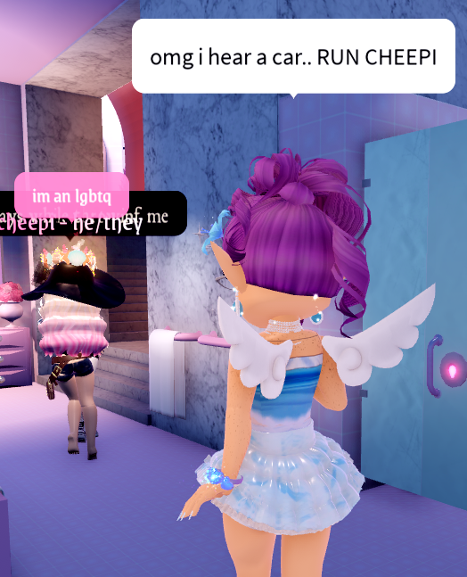 _eternalwishes's tweet photo. HELP @cheepiroyale MILLIE'S GONNA GET U RUN..
#RHTC #RoyaleHigh #RoyaleHighDev https://t.co/laWjzoakaf