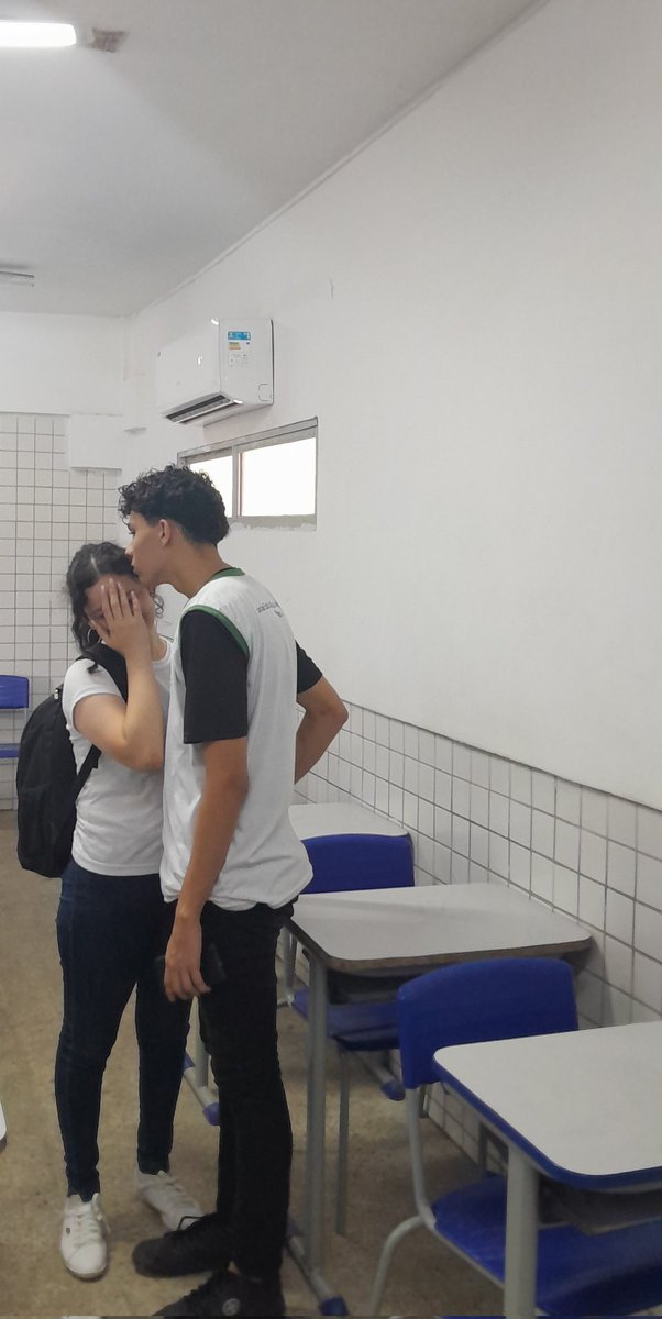 tododiacaskel's tweet photo. • #dia70pt2: agora oficialmente de férias, o dia teve clima de despedida, o que não durou muito tempo já que sábado estaremos todos juntos de novo! e o próximo rolê, se tudo der certo é para comemorar o aniversário do mano riks em sua aldeia indígena! https://t.co/TuFnfQEFAc