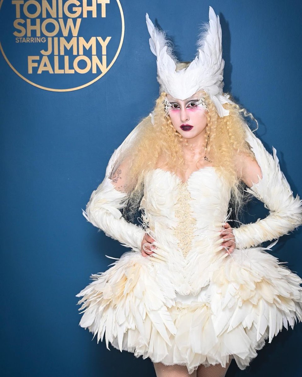 roanfiles's tweet photo. CHAPPELL ROAN AS THE WHITE SWAN! 🤍 https://t.co/yNRnSZMhFL