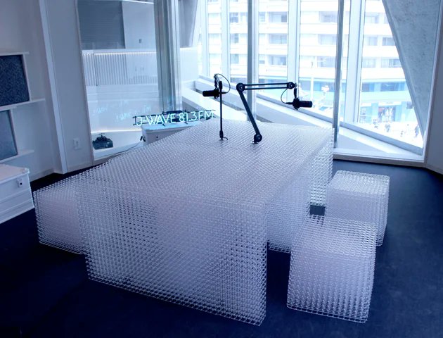sync813's tweet photo. 今日6/21（金）の #jwave「INNOVATION WORLD」
▼20:40ごろ「TDK DREAM PITCH」

J-WAVEロゴのオブジェや、「J-WAVE ARRTSIDE CAST」のテーブル・チェアにも採用の立体造形技術とは？
株式会社Magnarecta CTO 加藤大直さんが登場📻

#radiko 🎧：https://t.co/gnz1dHrvap

#iw813 https://t.co/qDPyZ45nzK