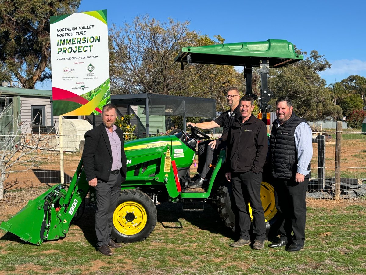 Northern Mallee LLEN congratulates Chaffey Secondary College on receiving a John Deere Tractor from Haeusler’s! This incredible addition will help maintain the Chaffey Secondary College Farm and support a range of educational activities for the NMHI Program participants.